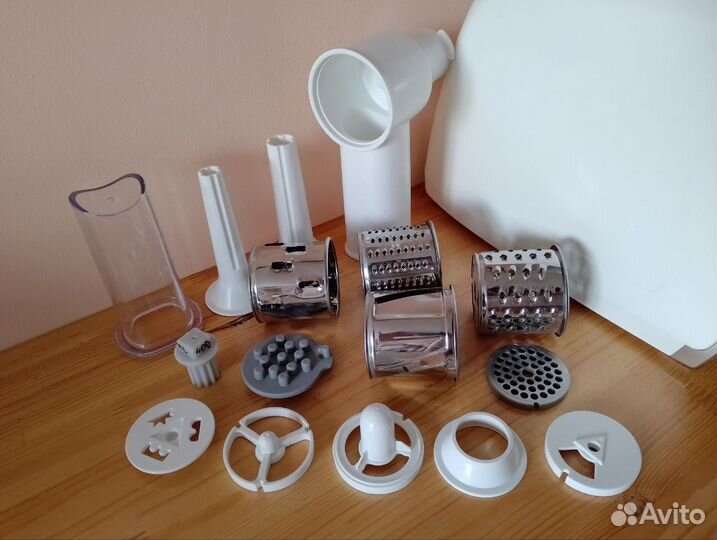 Электрическая мясорубка Philips HR2728