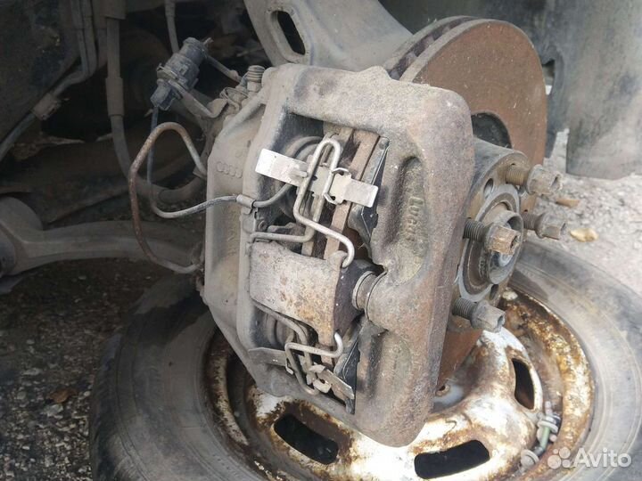 Суппорт передний правый Ауди А8