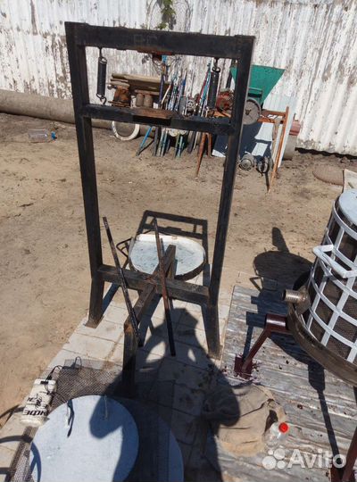 Пресс, соковыжималка, давилка для винограда