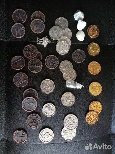 Монетки из пятерочки, магнита, фигурки