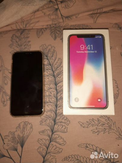 Телефон iPhone 10