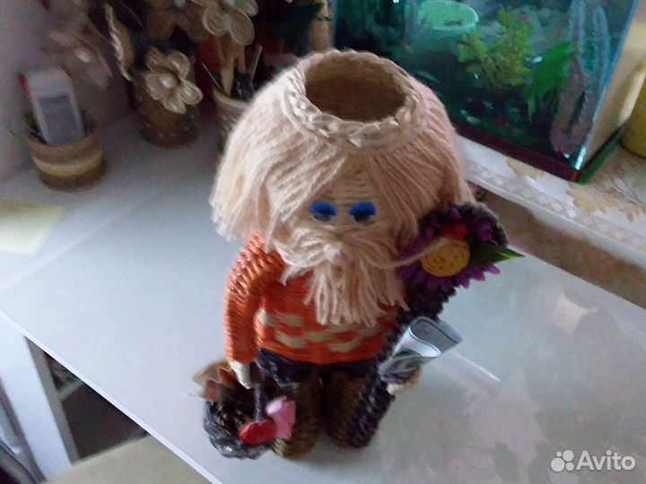 Изделия из газетных трубочек Домовой