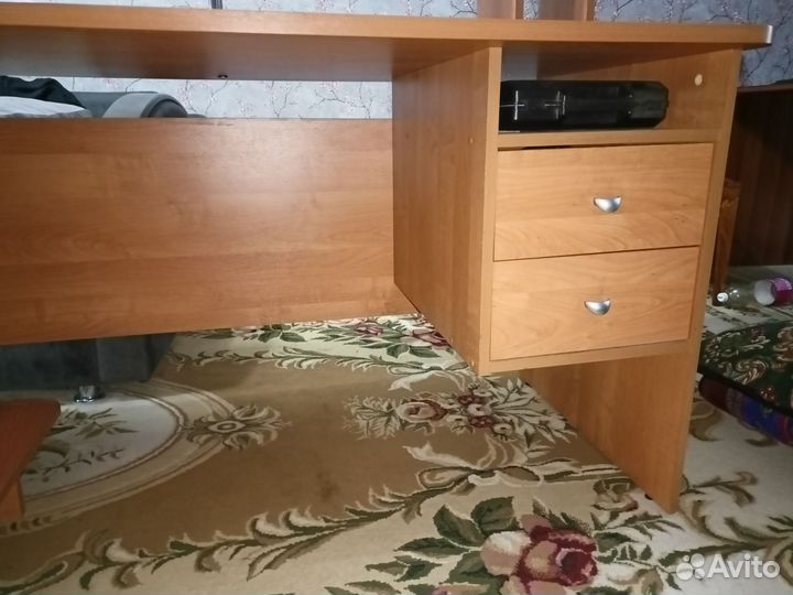 Компьютерный стол