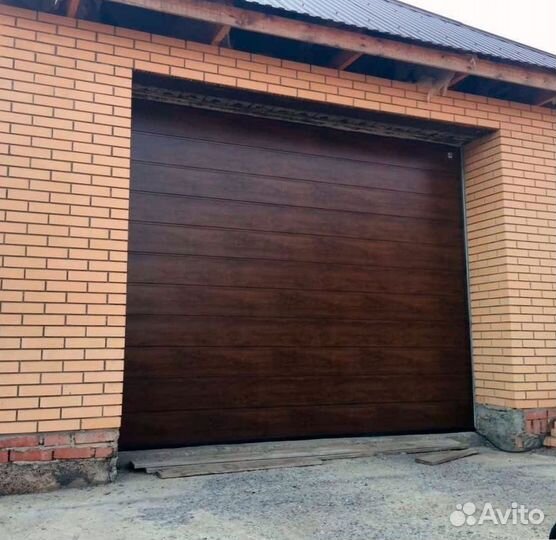 Секционные ворота