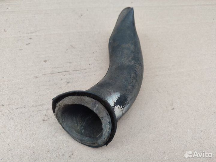 Патрубок вентиляции батареи Mercedes-Benz W124