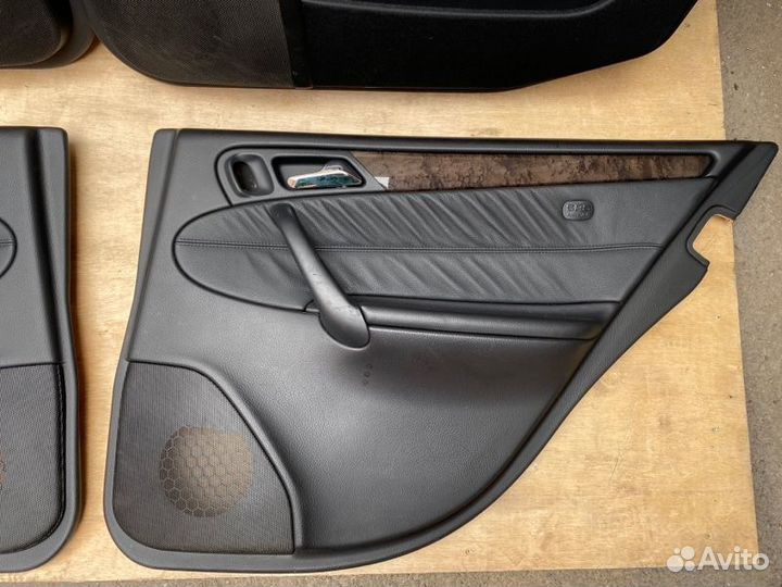 Обшивка двери (комплект) Mercedes-Benz C-Class