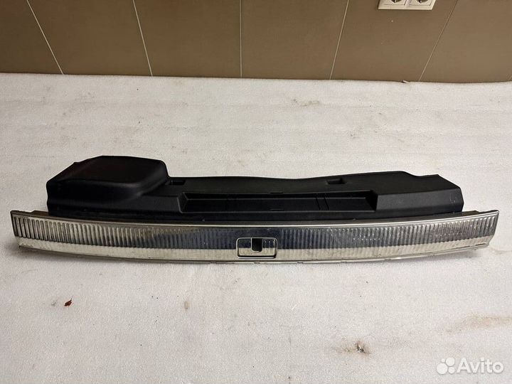 Накладка замка багажника Audi Q7 4m