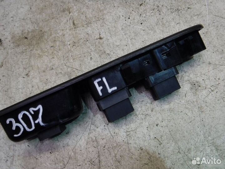 Кнопки стеклоподъемников Peugeot 307
