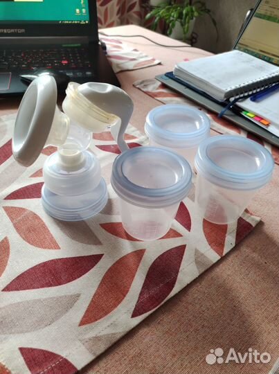 Avent молокоотсос ручной с контейнерами