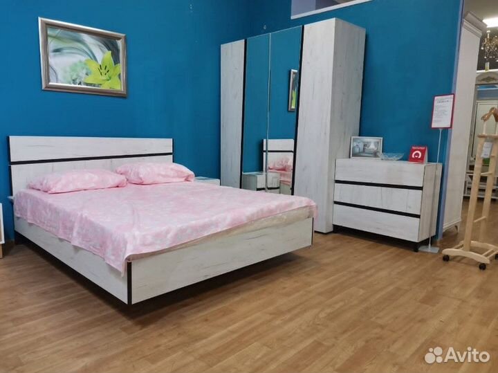 Спальный гарнитур