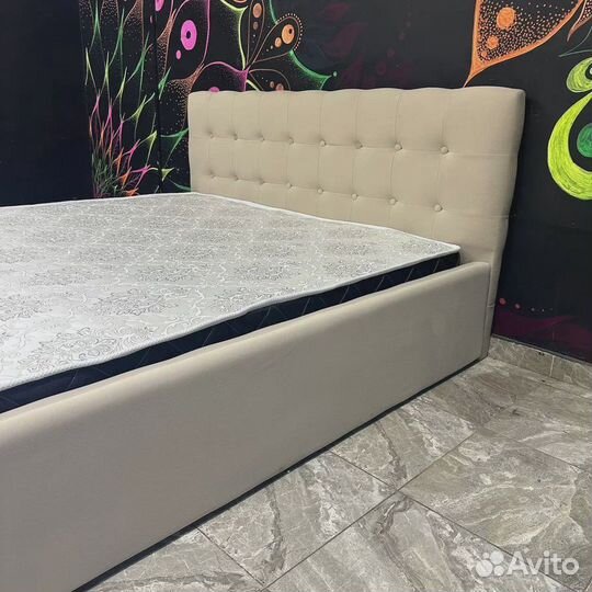 Кровать с матрасом 180х200