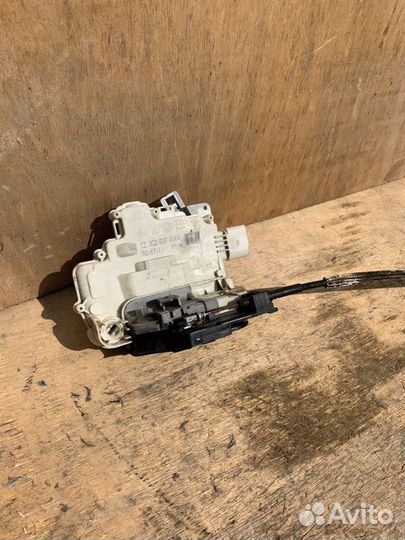 Замок двери передней правой VW Passat B6