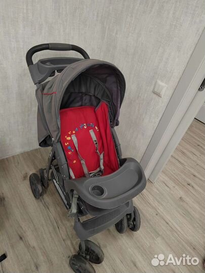 Прогулочная коляска Quatro складывается книжкой