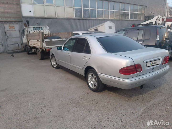 Mercedes-Benz E-класс 2.4 AT, 1997, битый, 100 000 км