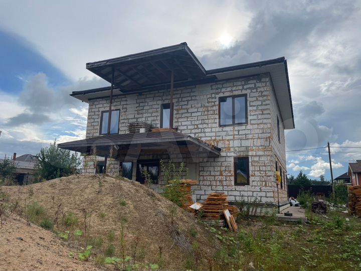 Дом 295,9 м² на участке 10 сот.