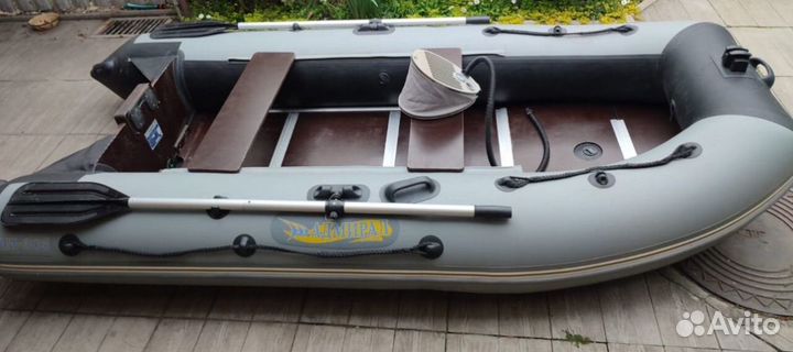 Надувная лодка Адмирал 305
