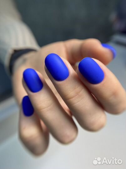 Модель на маникюр+гель-лак