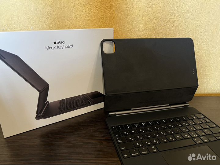 Чехол-клавиатура Apple Magic Keyboard