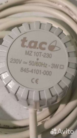 Узел с приводом для фанкойлов