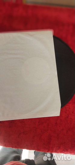 Виниловая пластинка битлз помогите