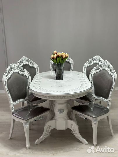 Кухонный стол и стулья