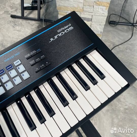 Синтезатор Roland juno-DS61