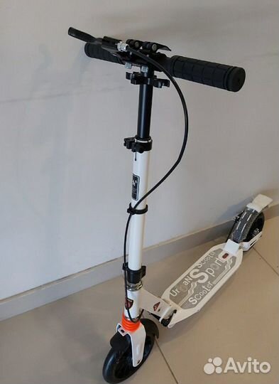 Самокат Urban с двумя амортизаторами и ручным диск