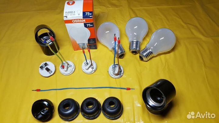 Патрон с лампой и проводами