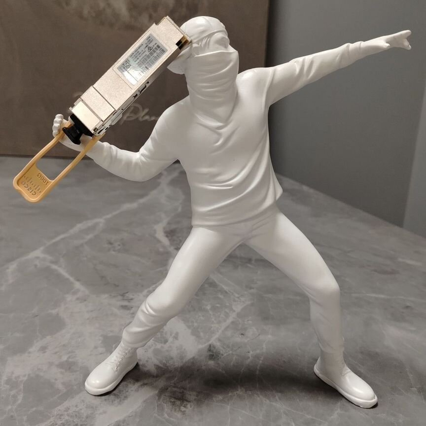 [QSFP-100G-SR4-S] Трансивер Новый Qsfp-100g-Sr4-S