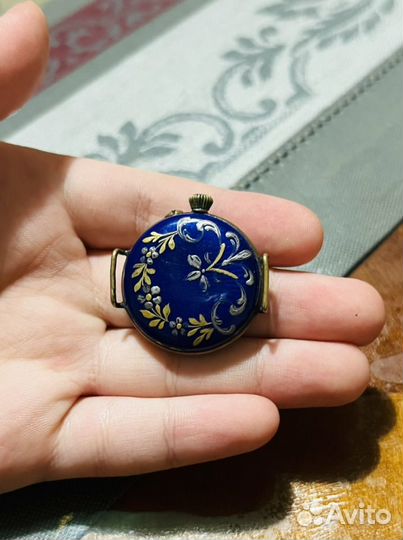 Старинные часы с эмалью