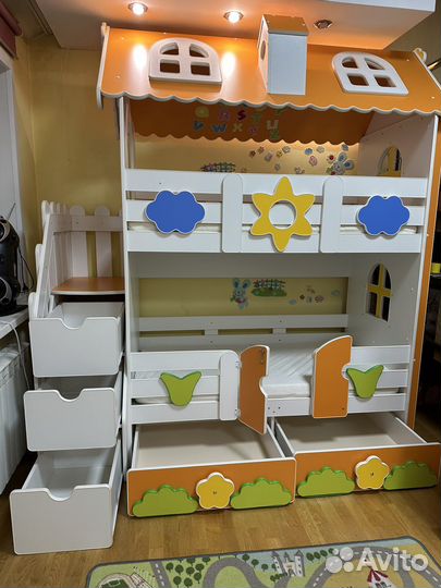 Продам двухярусную кровать