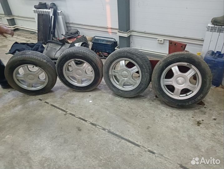 Боковые колеса