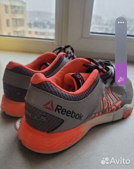 Кроссовки женские