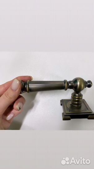 Дверные ручки,замки,петли,защелки