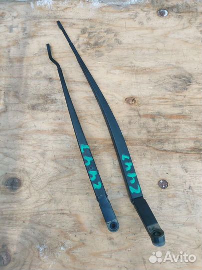 Поводок стеклоочистителя Toyota Prius 2 NHW20