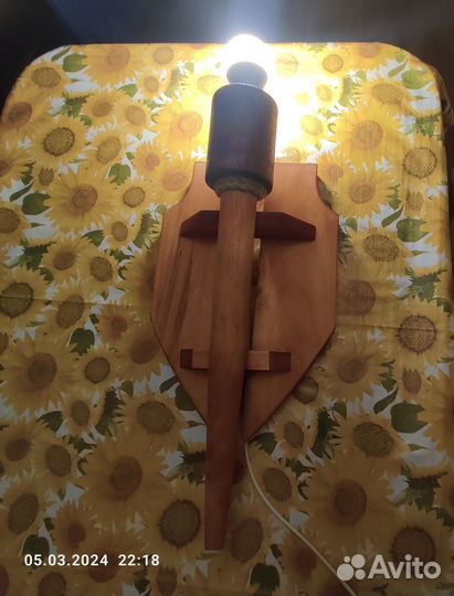 Настенный светильник бра из дерева