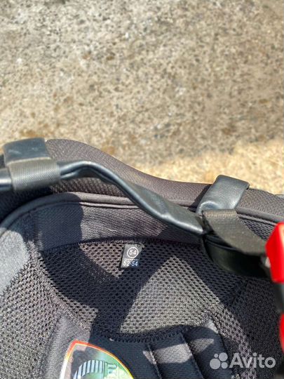 Каска и защитный желет для конного спорта