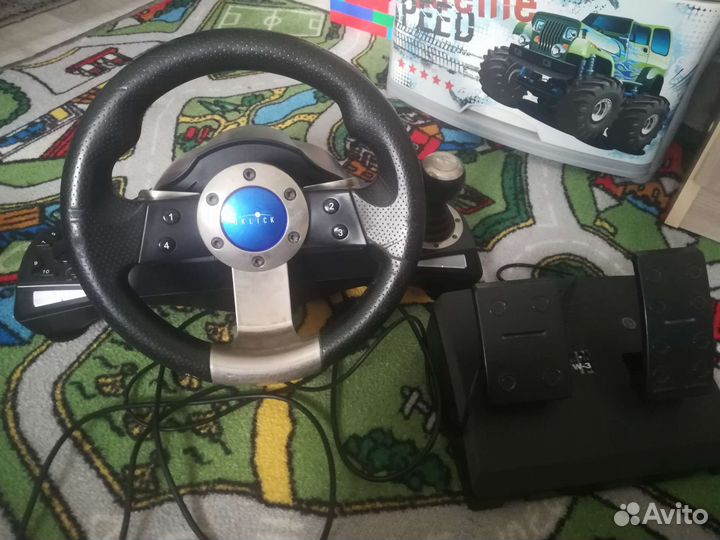 Игровой руль с педалями