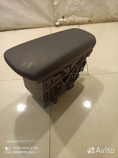 Подлокотник (Kia K5 III)