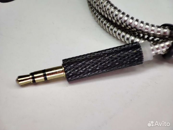 Аудио кабель AUX в металлической оплётке