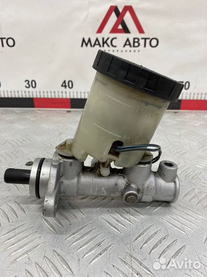 Б/У главный тормозной цилиндр Mazda Demio DW3W B3