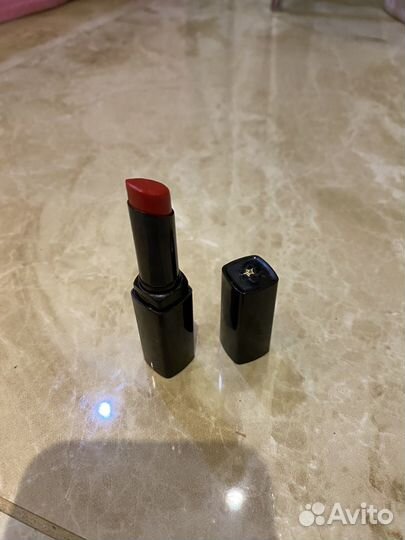 Красная помада