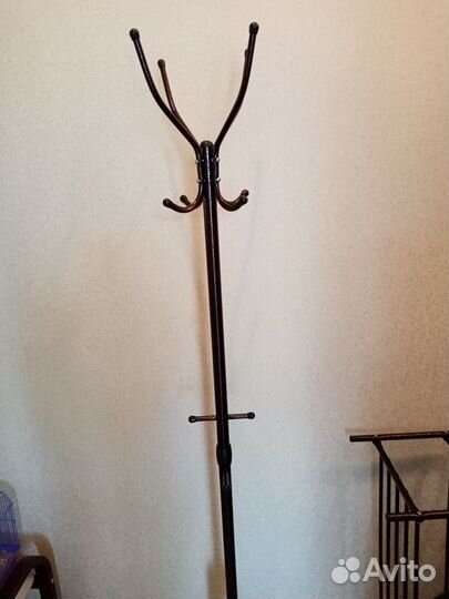 Вешалки, обувная полка