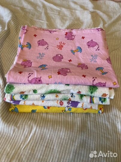 Пеленки (5 штук) и подушка