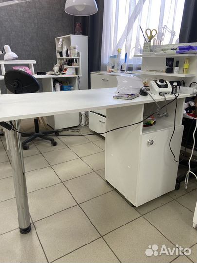 Маникюрный стол