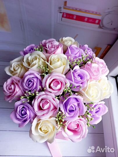 Букет в шляпной коробке 23 розы