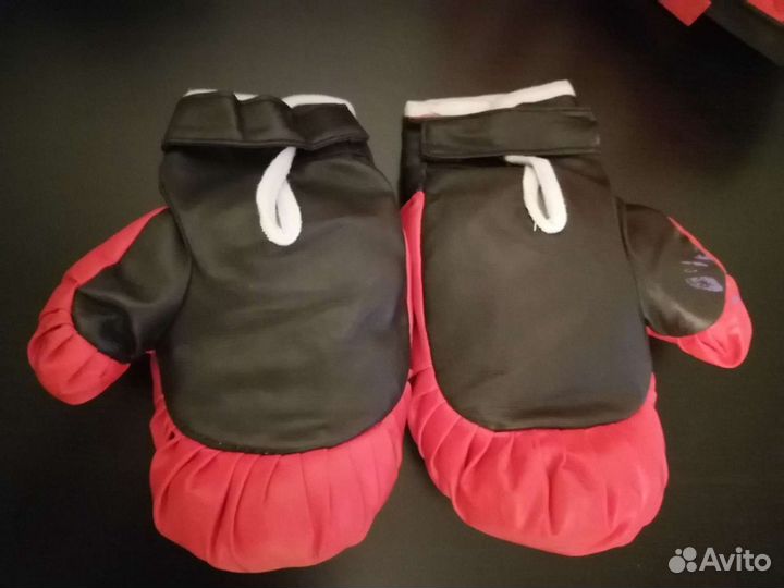 Боксерские перчатки