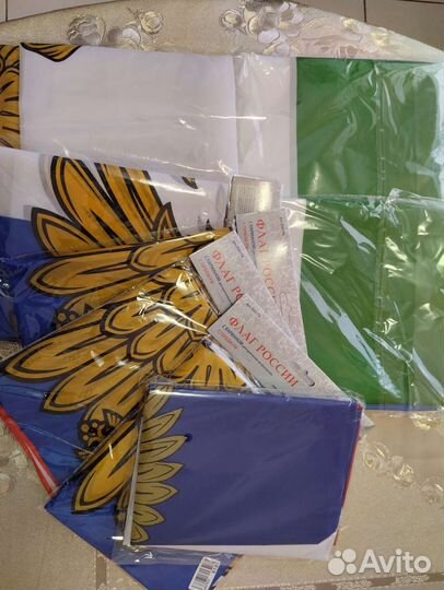 Флаги Республики Коми, России с гербом