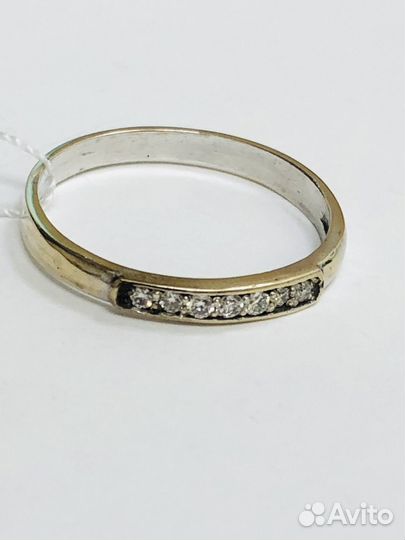 Золотое кольцо с бриллиантом