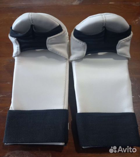 Боксерские перчатки